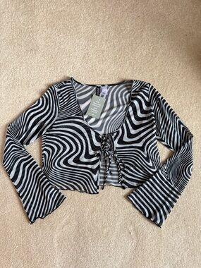 Black & White Swirl Tie-Front Long Sleeve Mesh Top